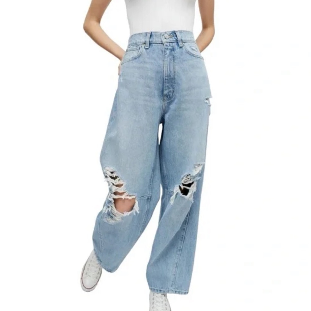 Urban Outfitters - Trendy Ripped Barrel Jeans